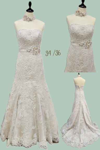 Een elegante, strapless trouwjurk met eenobraeis en bloemenaccent.